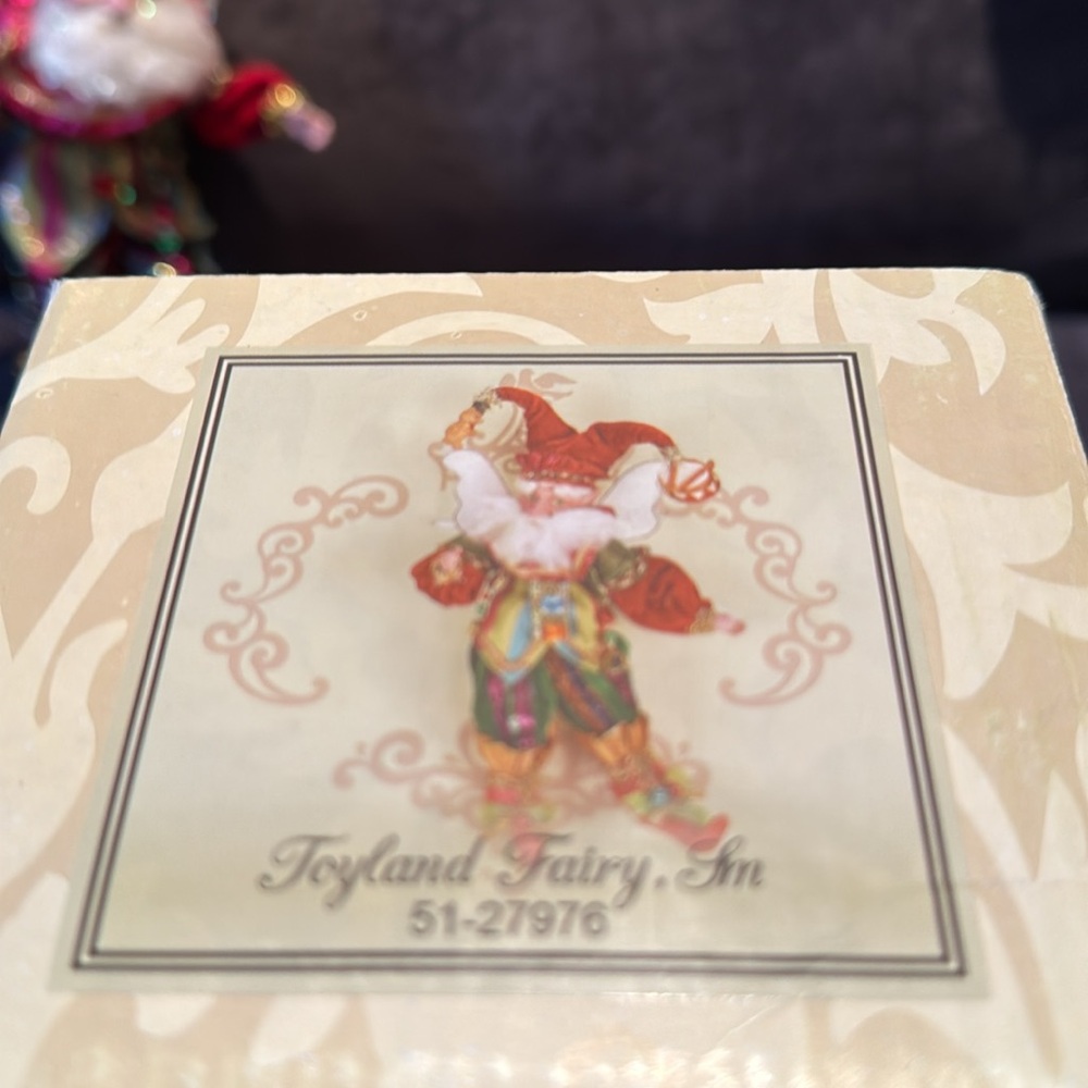Mark Roberts RARE small “Toyland Fairy” - Red, Gold, and Green. 51-27976 - Picture 3 of 8